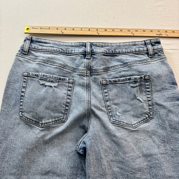 Maurices Light Distressed Cropped Jeans - Picture 5 of 6